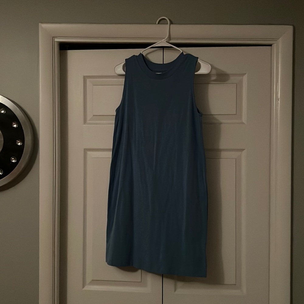 Sleeveless casual dress
